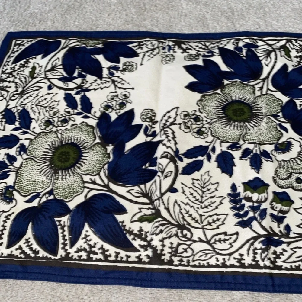 Williams Sonoma Navy Blue‎ Cream Floral Placemats Set (2)